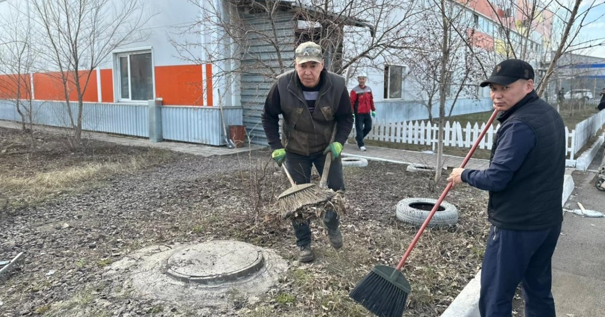 Таза Қазақстан: Елордада зауыт ұжымы өндіріс аумағында тазалық жұмыстарын жүргізді