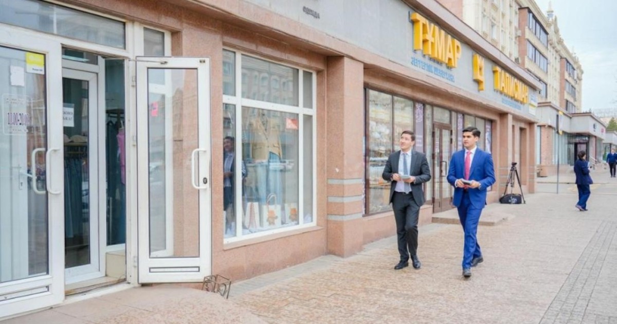 «Таза Қазақстан»: елордалық кәсіпкерлерге тазалықты сақтау жөнінде чек-парақшалар таратылды