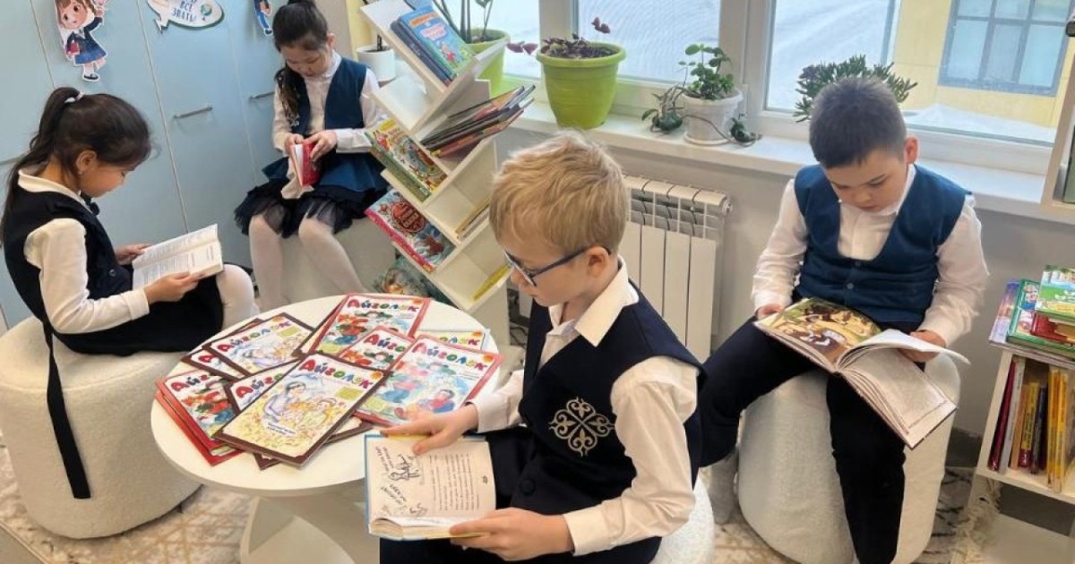 «Келешек мектеп»: Астанадағы білім ордаларында кітап оқу бұрышы ашылып жатыр