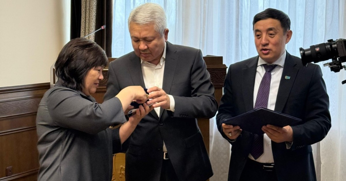 Әдебиеттанушы Жанат Әскербекқызының үш жаңа кітабының тұсауы кесілді