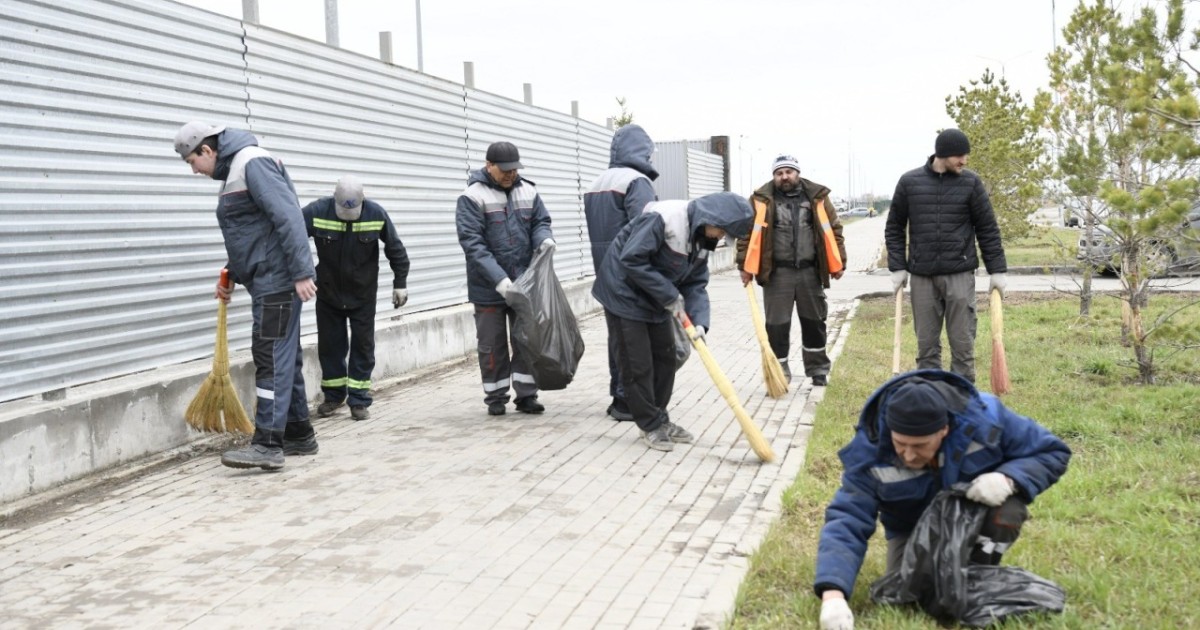 «Таза қала»: елордадағы арнайы техника өндіретін зауыттың ұжымы экоакцияға белсене қатысты