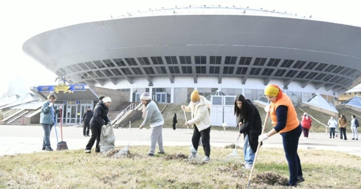 «Таза Қазақстан»: Астанада 200-ге жуық цирк қызметкері сенбілікке шықты