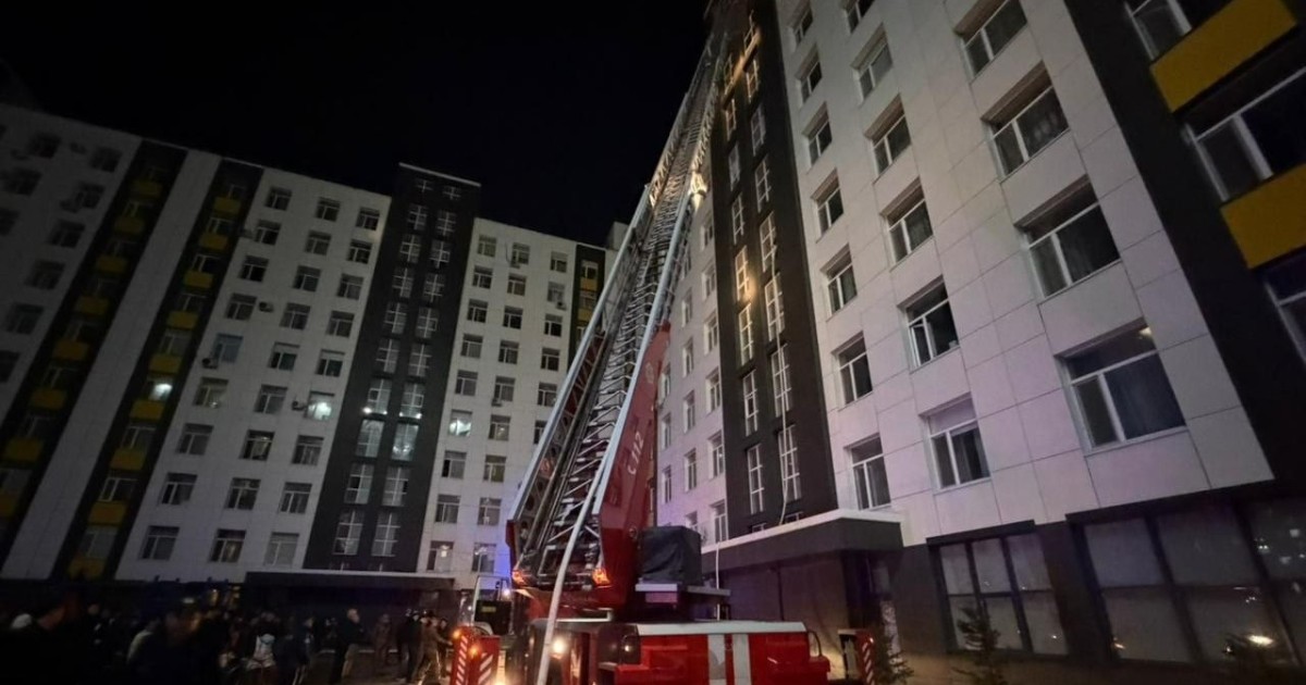 Астанада көпқабатты тұрғын үйде шыққан өрттен алты адам құтқарылды