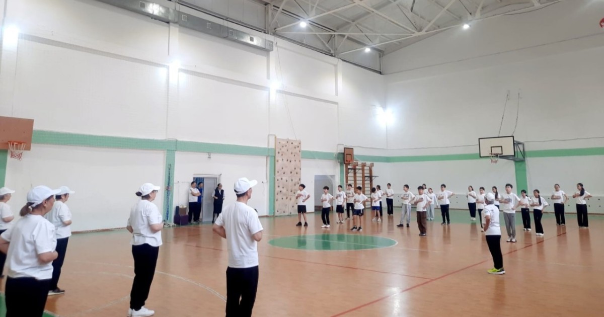 Астанада зейнеткерлер мен оқушылар бірлескен цигун жаттығуларын өткізді
