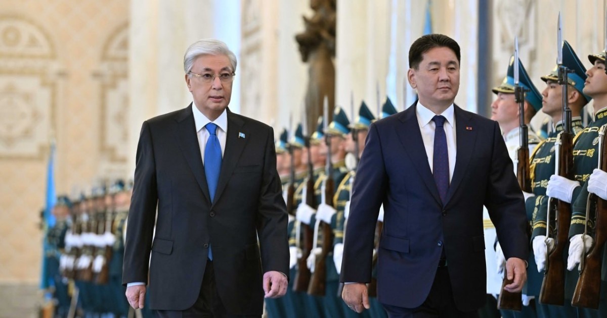 Қасым-Жомарт Тоқаев Моңғолия Президентін Ақордада қарсы алды