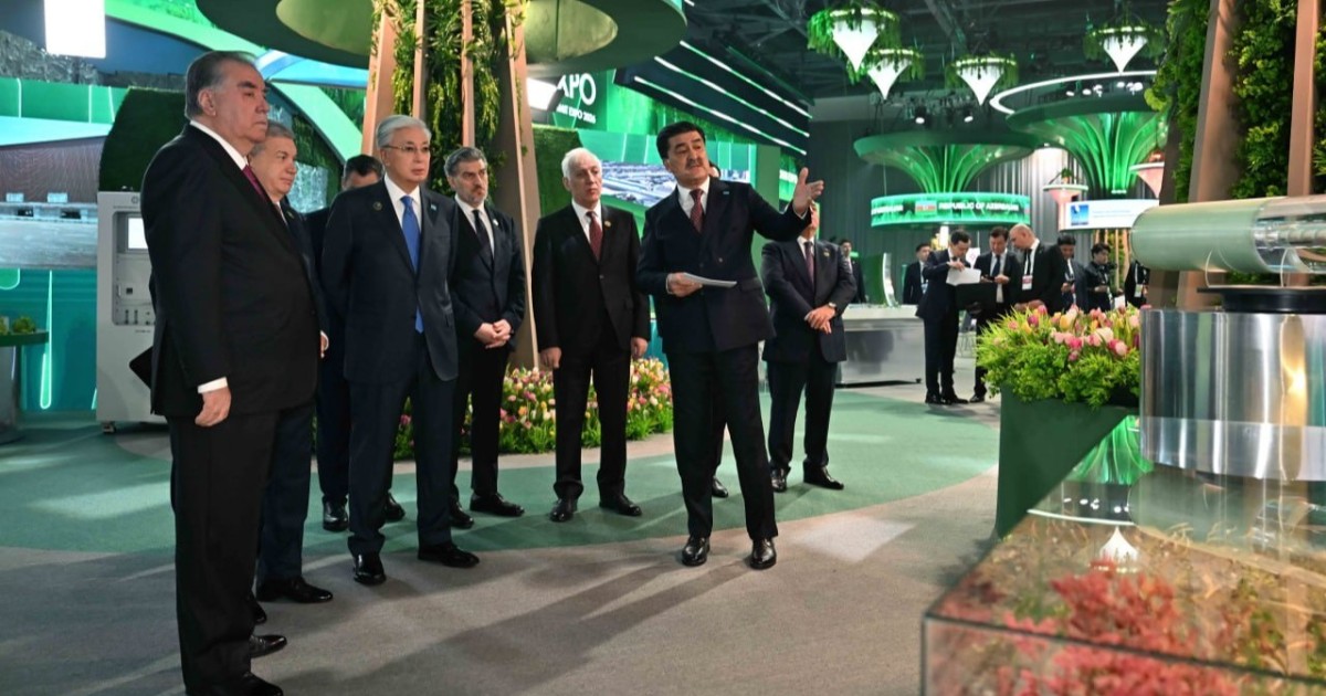 Мемлекеттер басшылары Өңірлік экологиялық саммиттің көрме павильондарын аралады