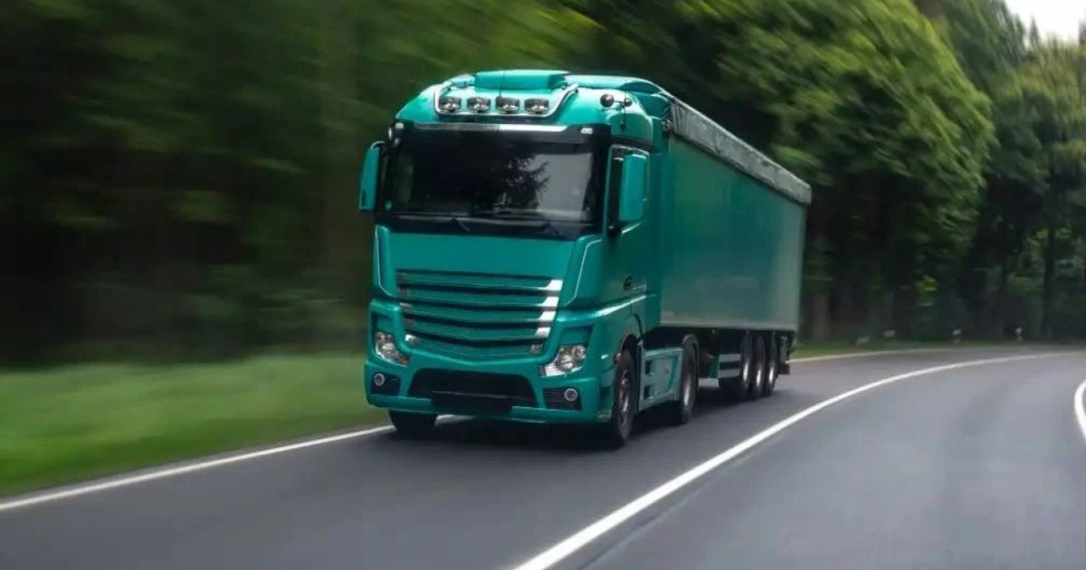 Халықаралық тасымалдаушының жүк көліктерінің кемінде 50% өзіне тиесілі болуы тиіс