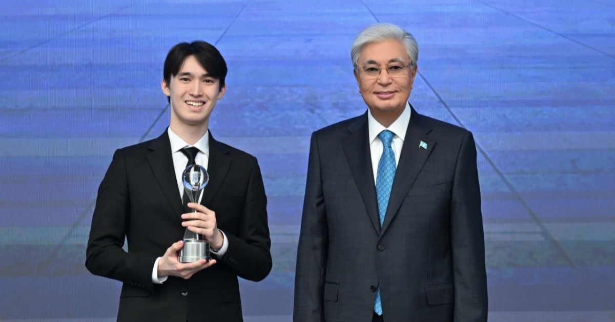 Қасым-Жомарт Тоқаев alem.ai battle ұлттық байқауының жеңімпаздарын марапаттады