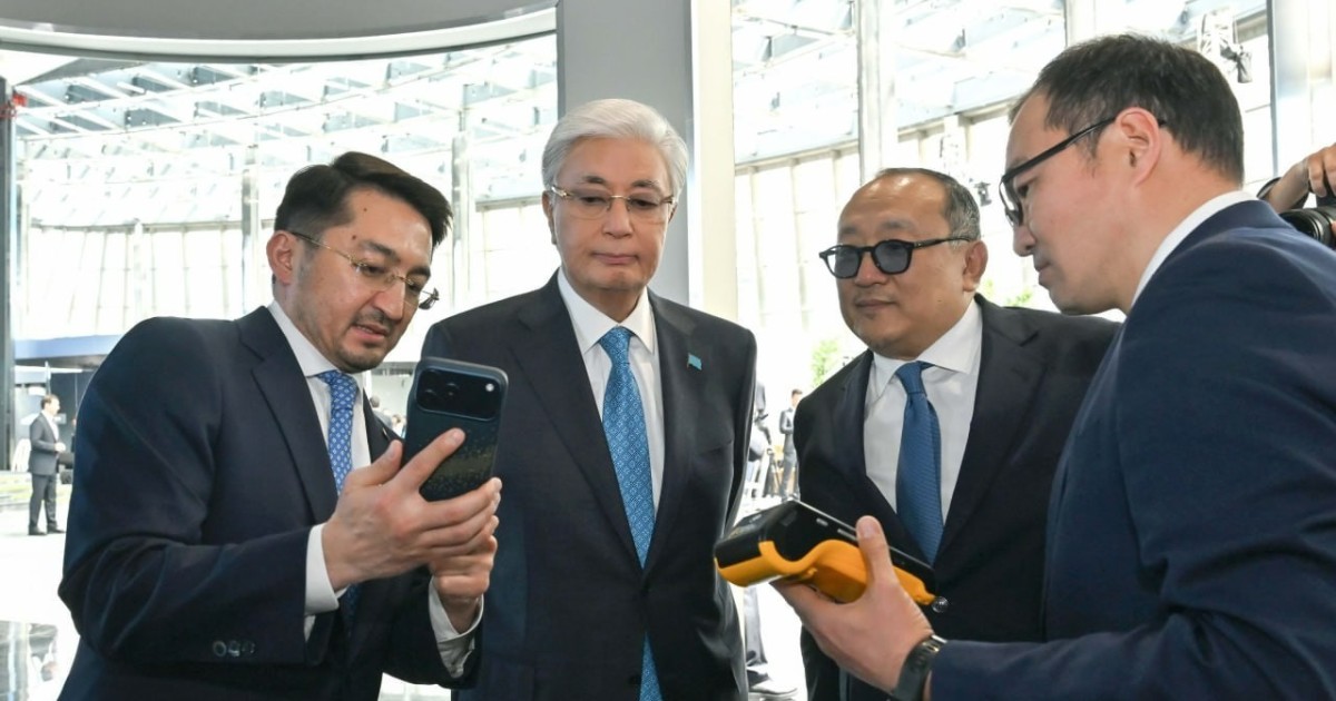 Президентке Қазақстандағы алғашқы криптовалютамен төлеу үрдісі көрсетілді