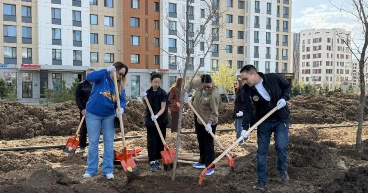 Болашаққа қамқорлық бүгіннен басталады: елордалық дәрігерлер экоакция өткізді