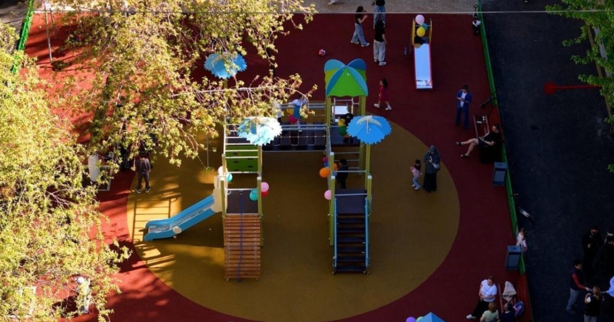 Елорданың «Байқоңыр» ауданында Қазақстан халқының бірлігі күніне орай жөндеуден өткен 3 аула ашылды