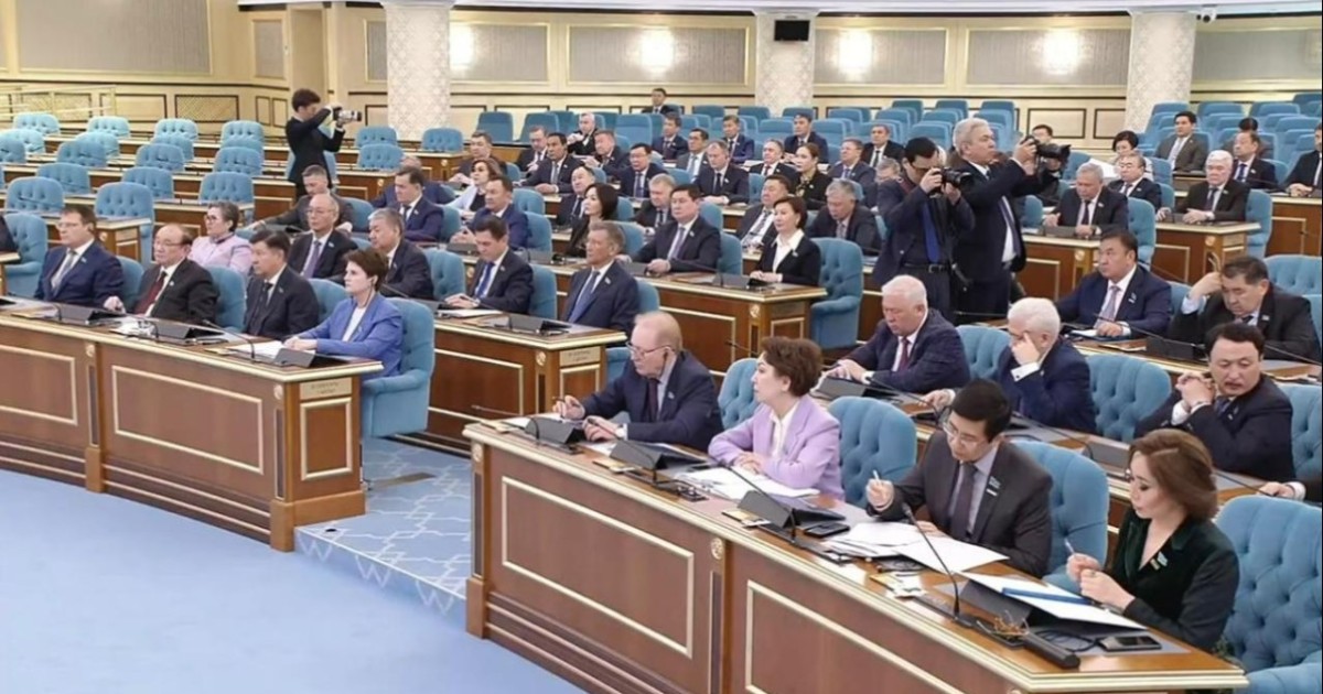 Парламент Қазақстан Құрылтайы және оның депутаттарының мәртебесі туралы заң жобасын мақұлдады