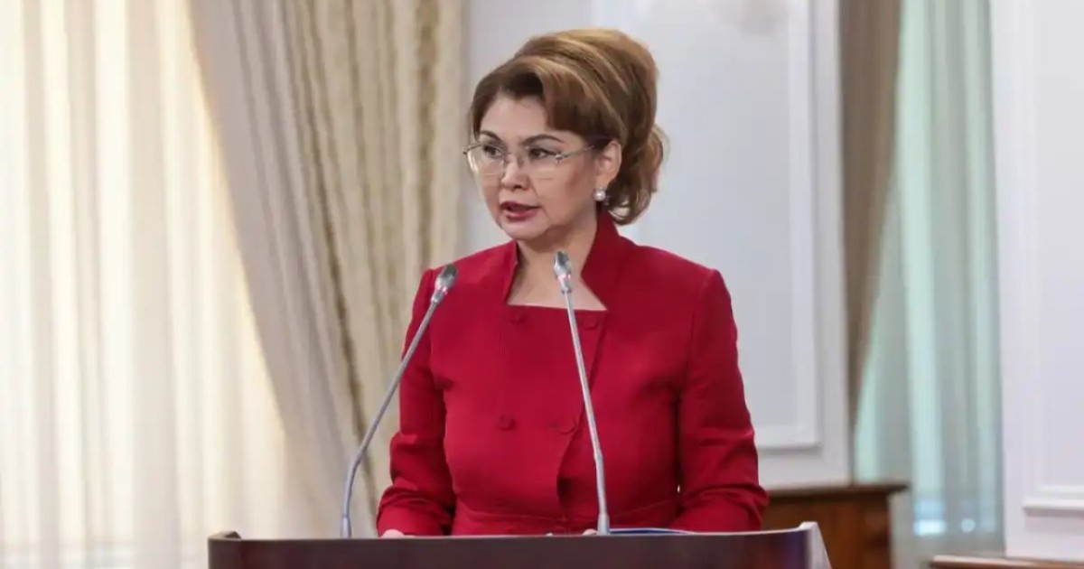 Аида Балаева қазақстандықтарды Аналар күнімен құттықтады