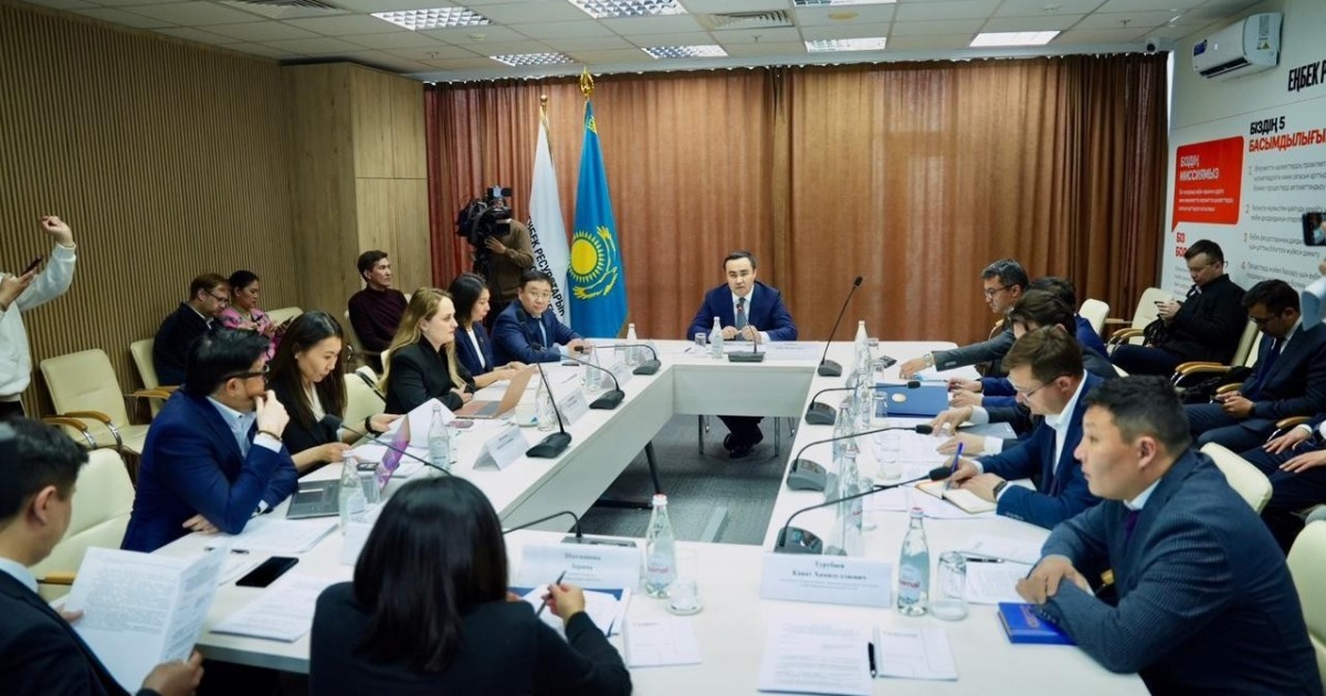 «Алтын виза»: Қазақстан білікті мамандар үшін бәсекені күшейтпек