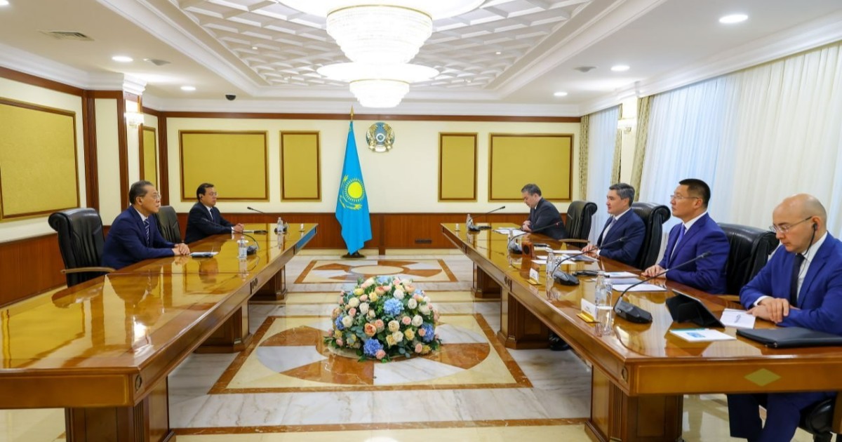 Олжас Бектенов Павлодарда өнеркәсіп паркін салатын сингапурлық компанияның басшылығымен кездесті