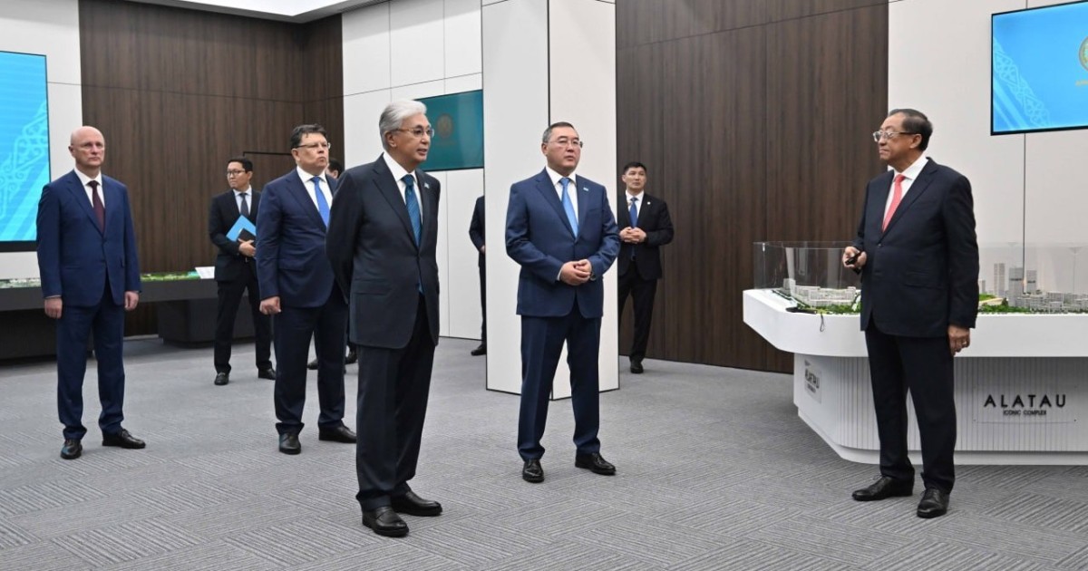 Мемлекет басшысы Алатау қаласының даму барысымен танысты