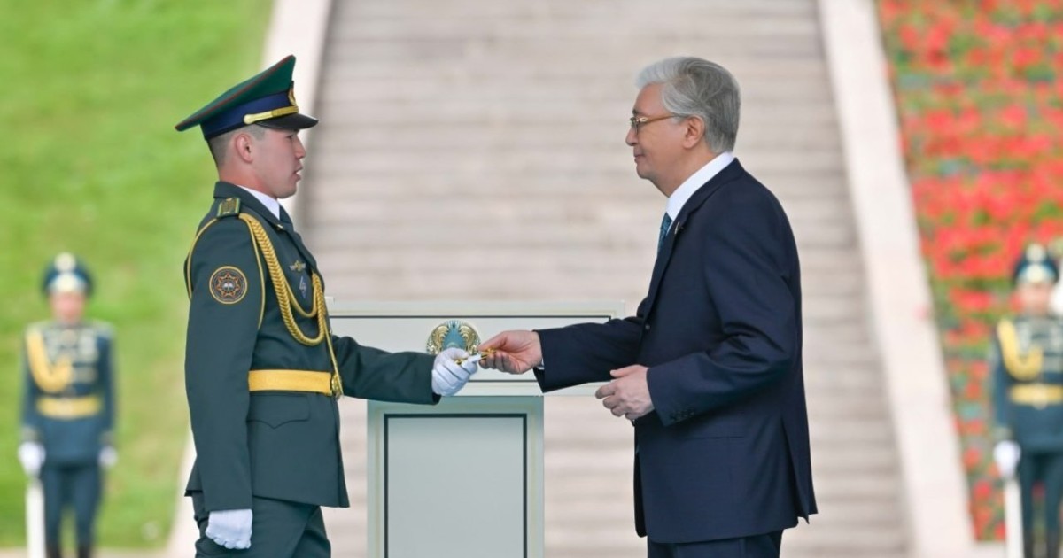 Президент әскери оқу орындарының үздік түлектеріне «аға лейтенант» шенін тапсырды