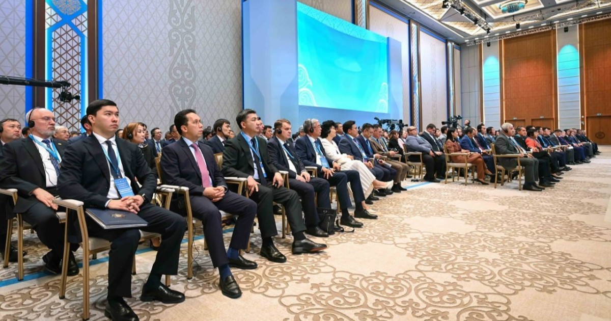 Тоқаев: Билік және бизнес өкілдері өзекті түйткілдерді ашық талқылап, шешу жолын бірге іздеуі қажет
