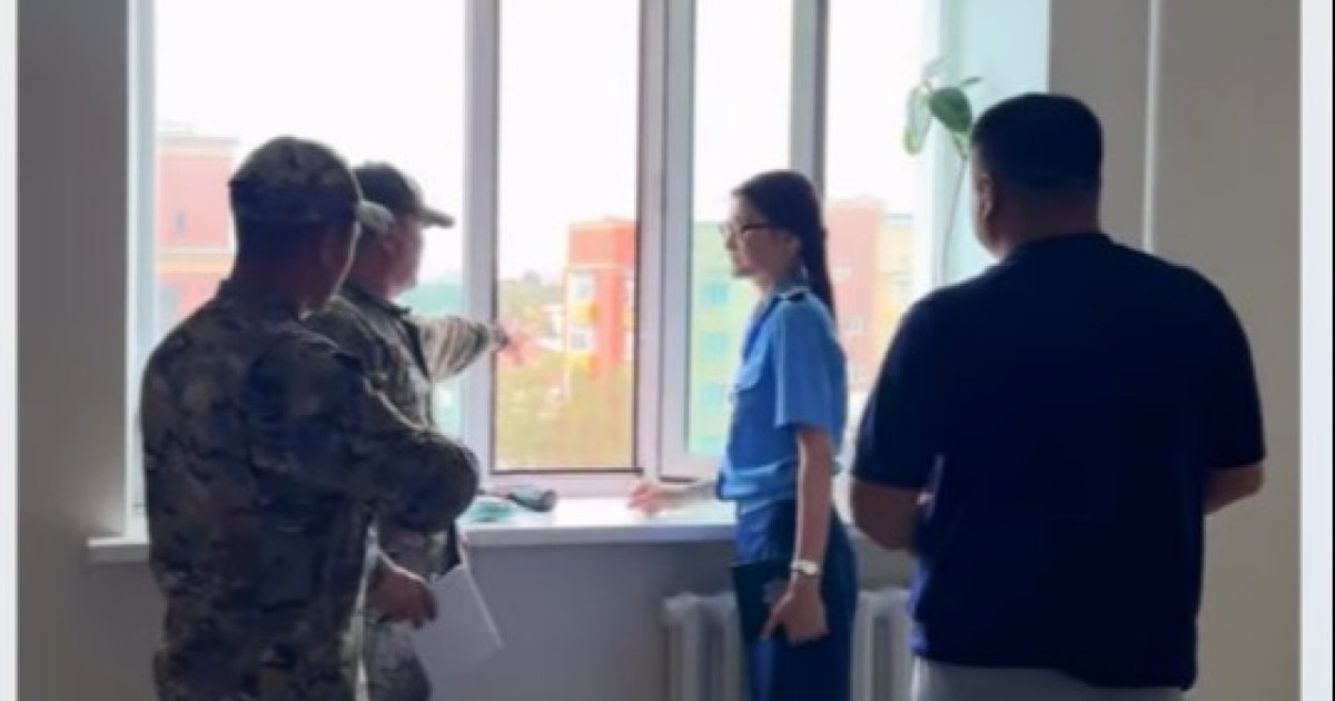 Астанада ата-аналарға терезеден баланың құлауын болдырмау жөнінде түсіндіру жұмысы жүргізілді