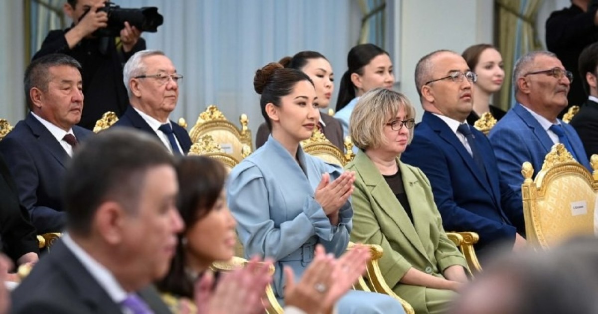 Президент тапсырмасымен алғаш рет өңірлерде істейтін журналистерге пәтер кілті табысталады