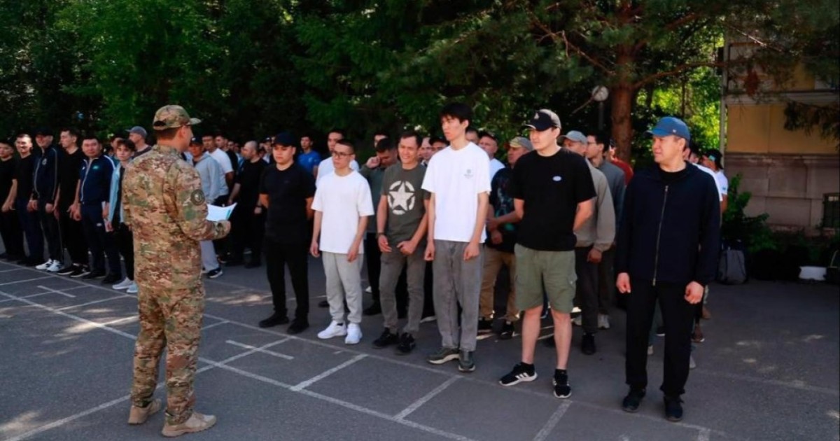 Астанада 100-ден астам запастағы әскери міндетті оқу-жаттығуға аттанды