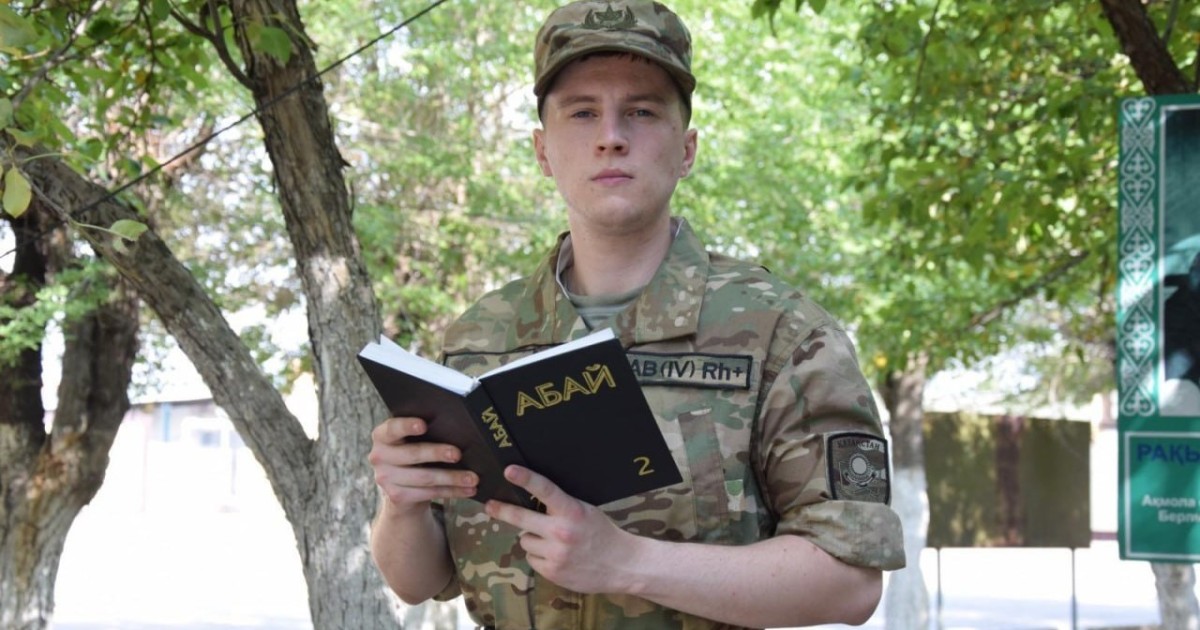 Сегіз айда қазақ тілін меңгерген сарбаз Абай өлеңдерін жатқа айтып жүр
