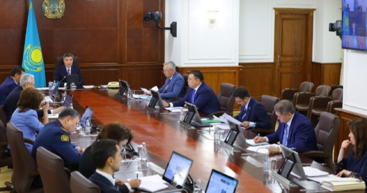 Бектенов Конституцияда бекітілген қағидаттарды жүзеге асырудың маңыздылығын атап өтті