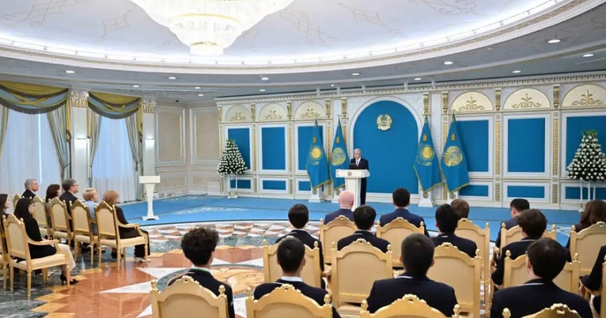 Президент халықаралық пән олимпиадалары жеңімпаздары және жүлдегерлерімен кездесті
