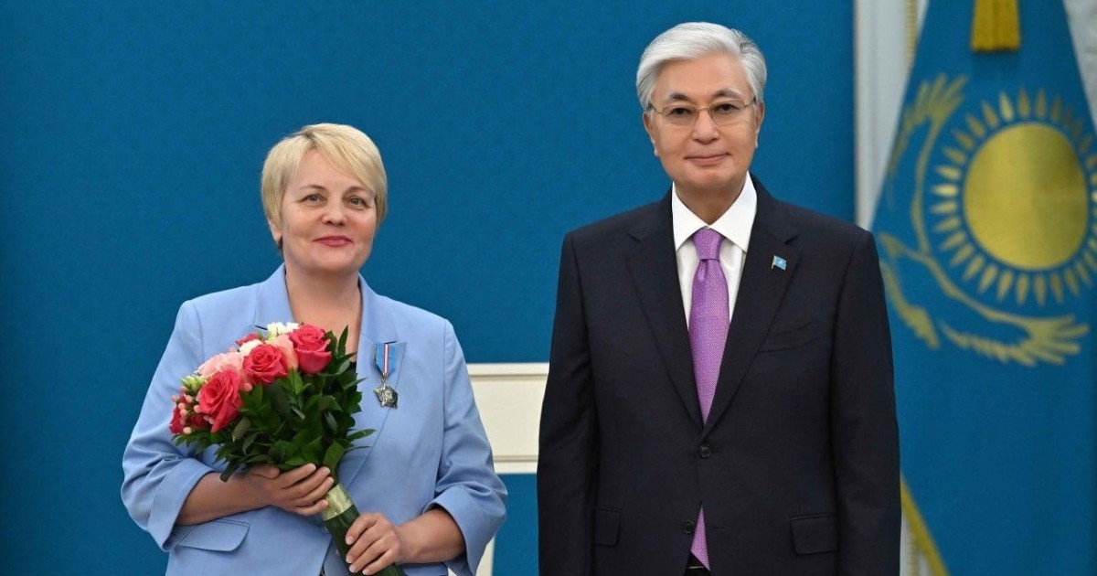 Президент шәкірттері халықаралық жарыста топ жарған ұстаздар мен тәлімгерлерді марапатталды