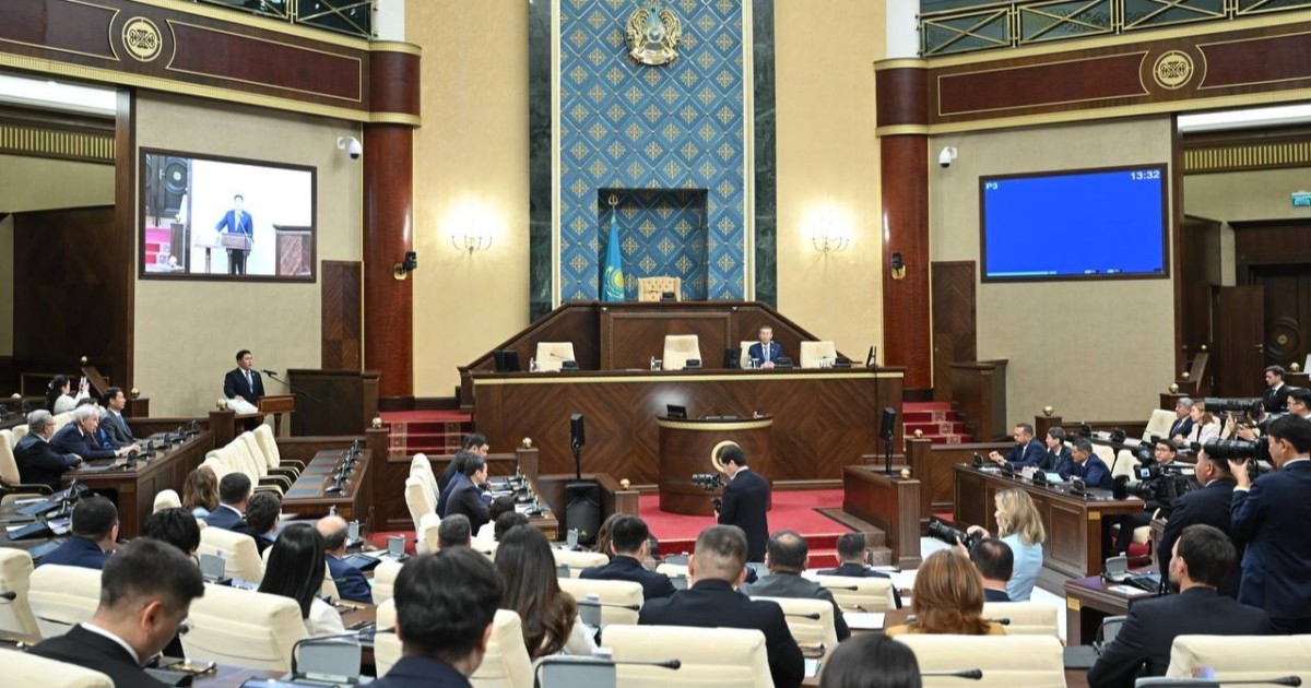 Депутаттар Құрылтай төрағасының орынбасарларын сайлады