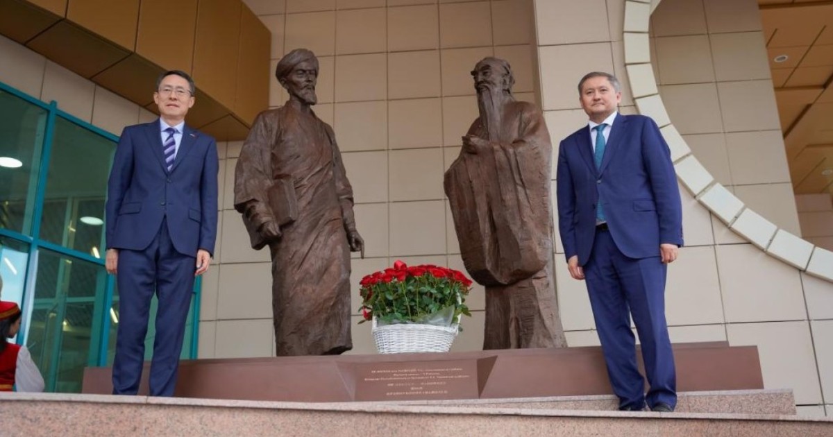 Әл-Фараби мен Конфуций мүсіні Қазақстан-Қытай білім байланысының символына айналды