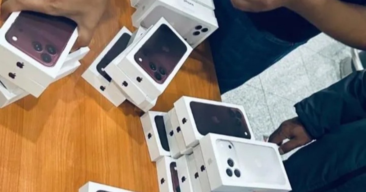 Астана әуежайында екі жүзден астам iPhone 18 смартфонын заңсыз әкелмек болғандар анықталды