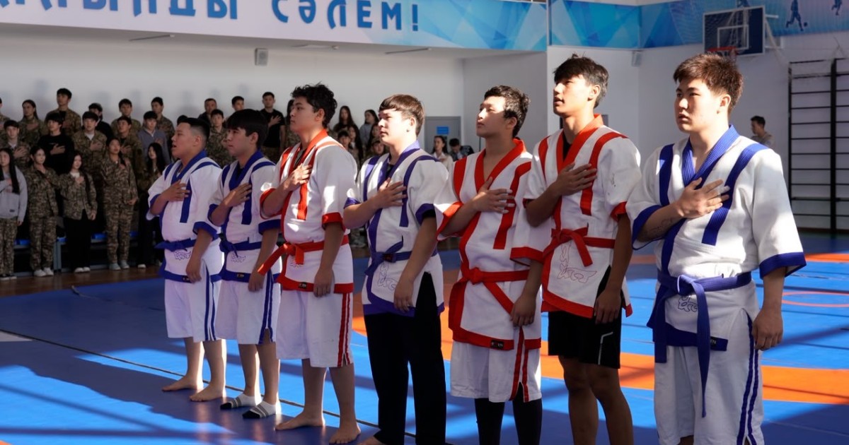 «Жас сарбаз барысы»: Астанада Республика күні қарсаңында қазақ күресінен турнир өтті