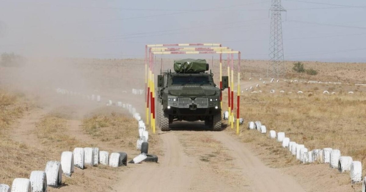 Ұлттық ұлан сарбаздары отандық «Барыс 6х6» броньды техникасын меңгеріп жатыр