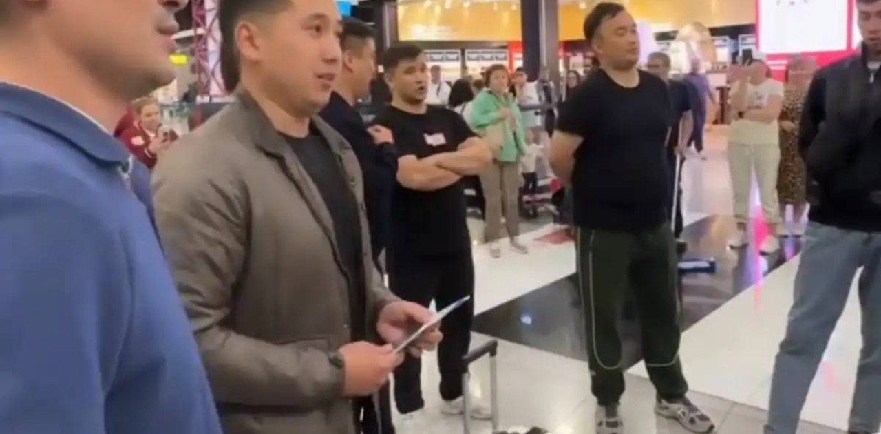 Ұлттық ұланның ерлер хоры Шереметьевода Абайдың әнін шырқады