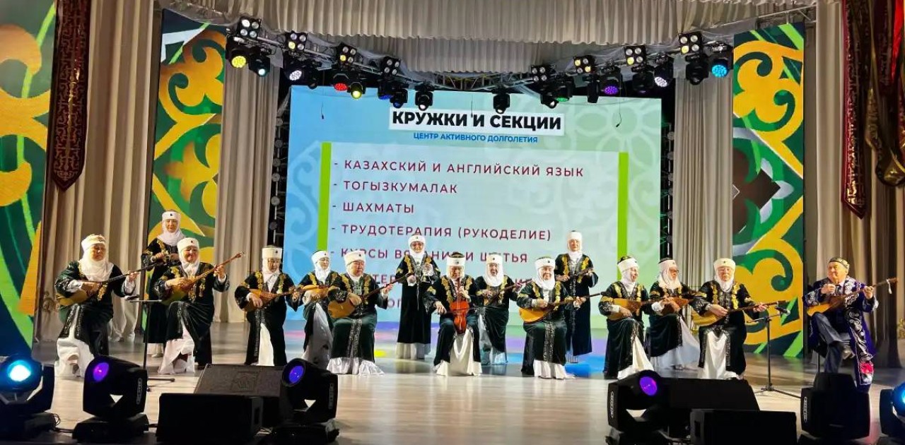 «Елден сәлем!»: Елордалық зейнеткерлер Ақкөл қаласында концерт қойды