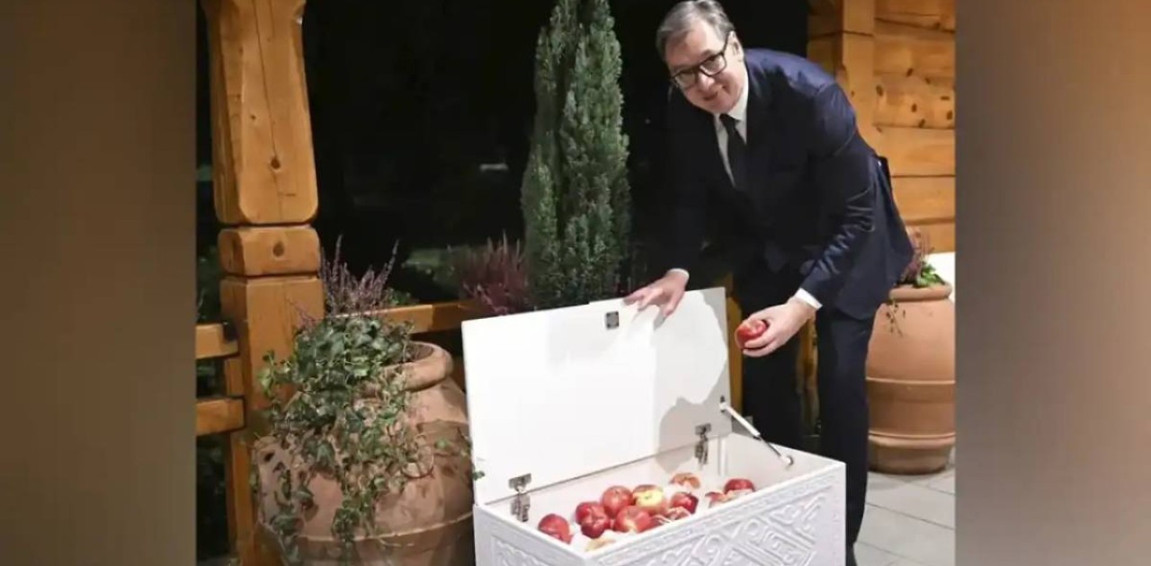 Сербия Президенті Алматының әйгілі апортын сыйға алды