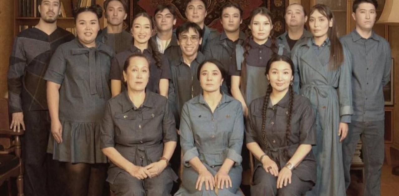 «Жылы мұң»: театрда алғаш рет қойылым ЖИ технологиясымен сахналанады