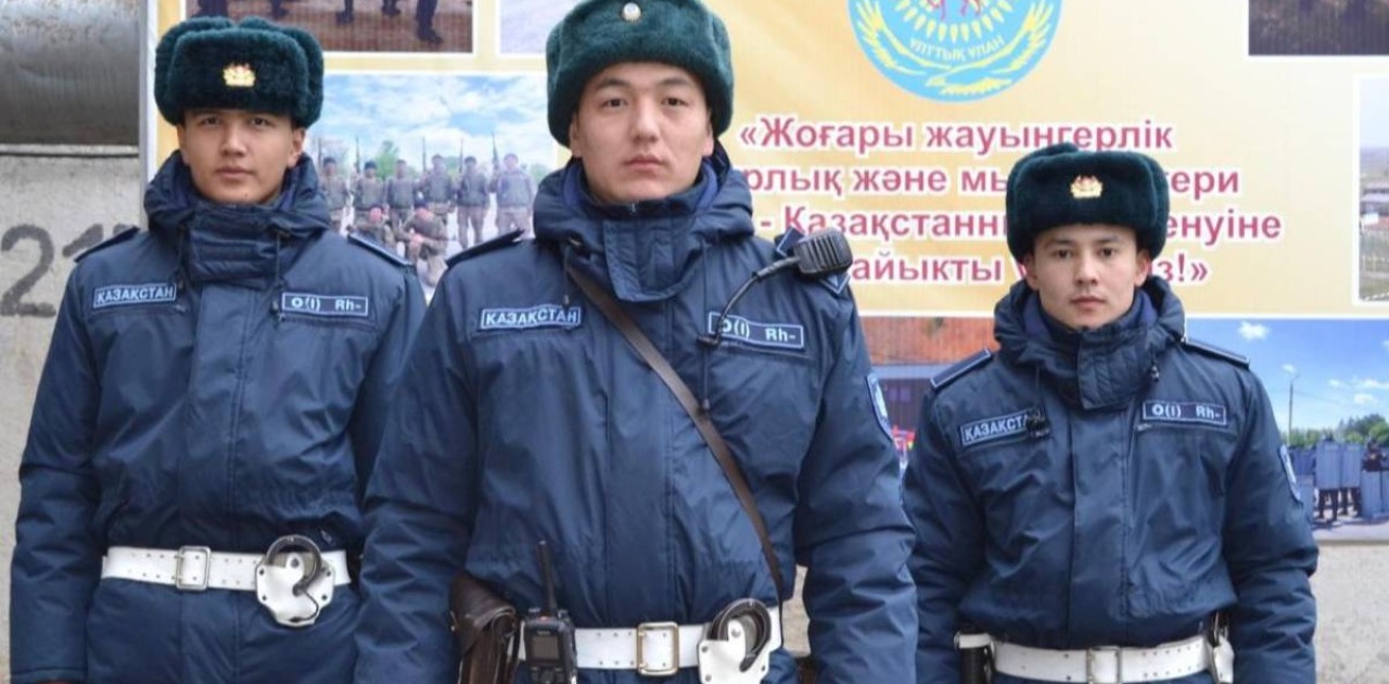 Ұлттық ұлан сарбаздары жоғалған баланы ата-анасына табыстады