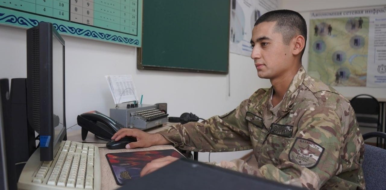 Мерзімді әскери қызметте IT мамандық алуға мүмкіндік беретін Sarbaz+ жобасы іске қосылды