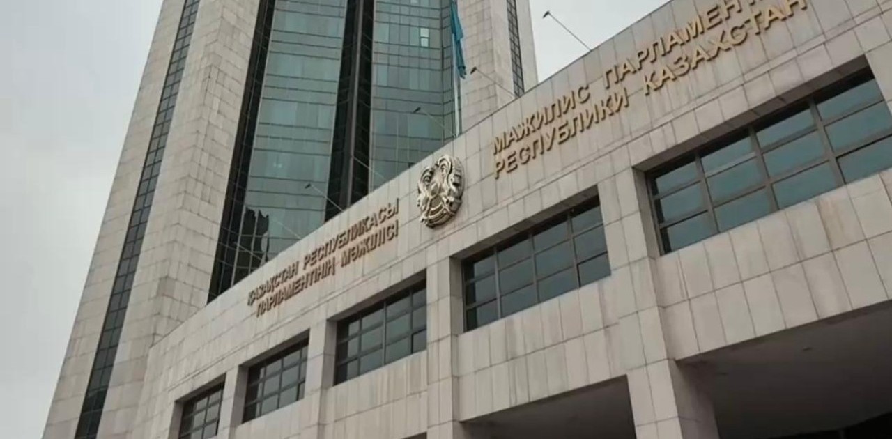 Қару уақытылы тексерілмесе, оны пайдалануға рұқсат тоқтайды – Мәжіліс