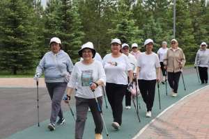 Астанада зейнеткерлерге арналған скандинавиялық жүрістің күзгі маусымы басталды