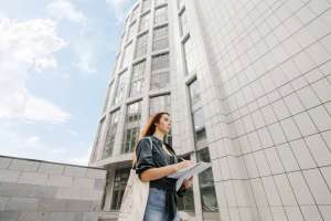 Назарбаев университетінің студенті жатақхананың 12-қабатынан құлап, көз жұмды