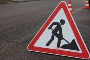 «Бір адам қайтыс болды»: Елордада жол жөндеп жүрген екі адамды көлік қағып кетті