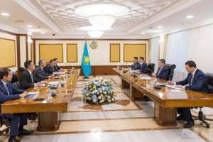 Олжас Бектенов Proton Holdings басшысымен елімізде электромобиль шығару жоспарын талқылады