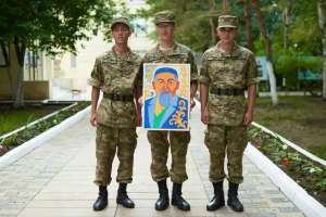 Ұлттық ұлан сарбазы ұлы Абайдың портретін ерекше тәсілмен бейнеледі