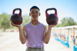 Гір көтеру спортынан үш дүркін әлем чемпионы әскерде борышын өтеп жүр