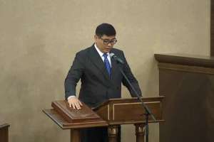 Мәжілісте жаңа депутат ант қабылдады