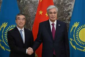 Президент Huawei компаниясы директорлар кеңесінің төрағасын қабылдады