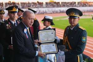 Түркия Президенті Ұлттық ұлан офицерлеріне диплом табыстады